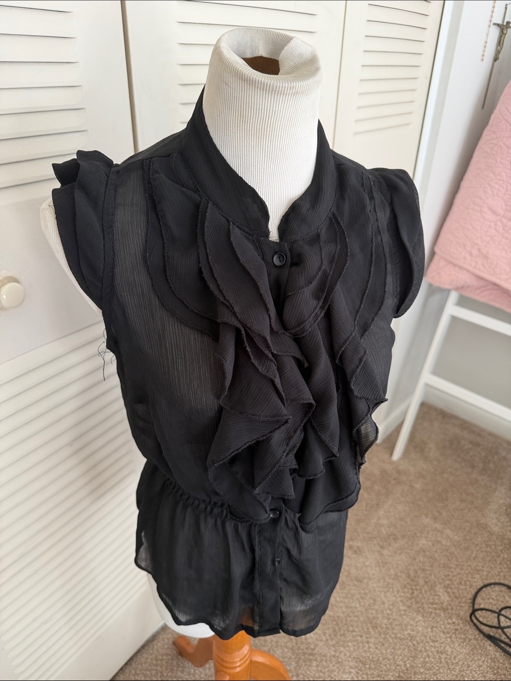 paper tee Black Ruffled Cap-Sleeve Blouse